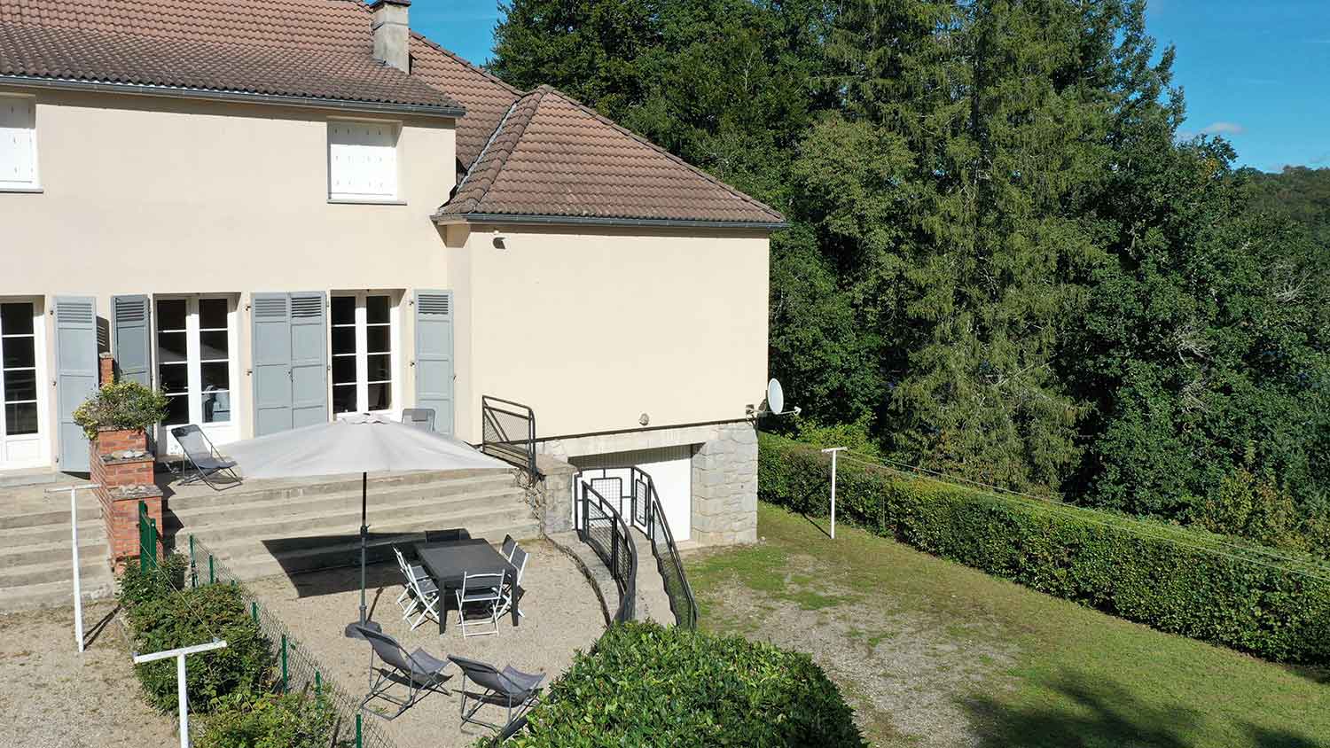 Gîte communal le Clapotis à Saint-Etienne-Cantalès en Auvergne