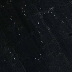 Pour reproduire le ciel et ses constellations, de véritables étoiles ont été posées sur la voute du barrage à Saint-Etienne-Cantalès